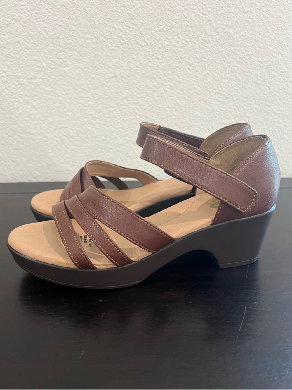 Dr Scholl’s Comfort Strappy Wedge Sandals - Brown 2” wedge size 7 1/2